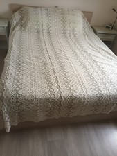 couvre lit   en dentelle