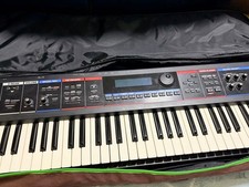 Synthétiseur clavier Roland