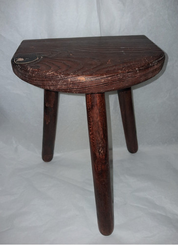 Ancien tabouret tripode
