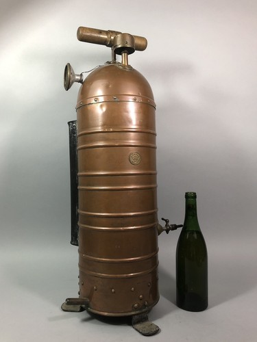 Outil viticole ancien énorme - viticole,