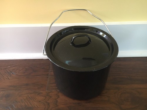 Black speckled enamelware - black,