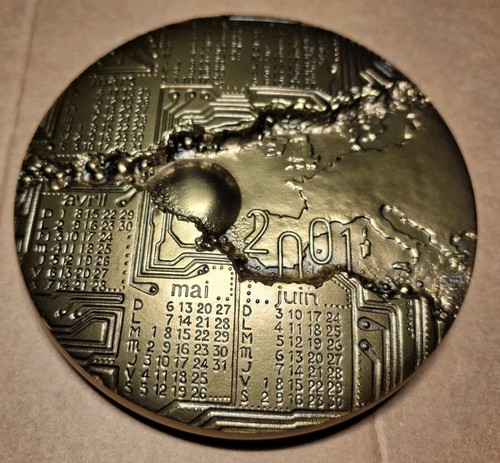 2001 médaille presse papiers - 2001,