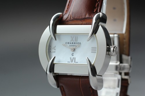 Montre neuve ceinture presque - ceinture, [presque