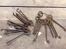 LOT DE 25 ANCIENNES CLEFS