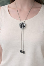 Collier long argenté