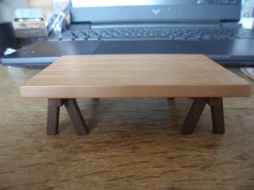 Table marron sur - table, tréteaux