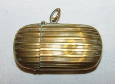 BOITE A ALLUMETTES PYROGENE ANCIENNE POUR CHATELAINE LAITON DORE