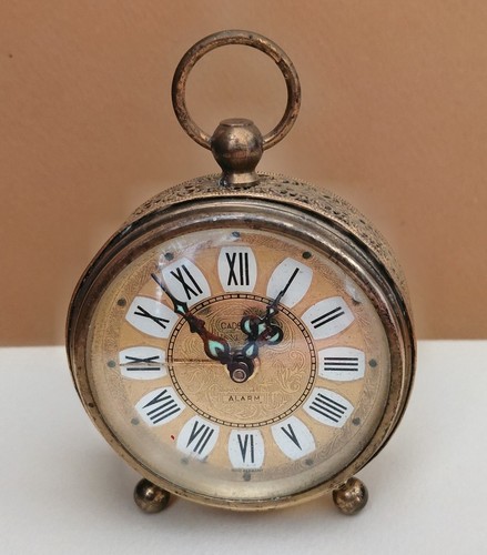 Ancien réveil mécanique - réveil,