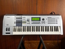 Yamaha MOTIF ES6 Music Production Synthesizer w/ case