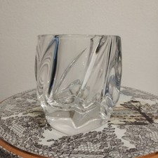 DAUM  Petit vase en cristal.