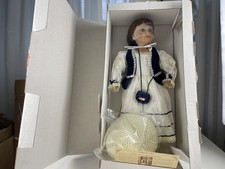 Poupée d'artiste poupée en