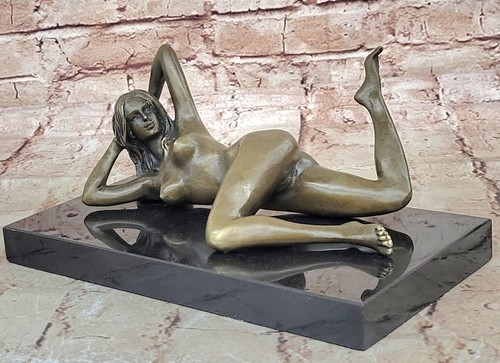 Sculpture statue figurine - statue,