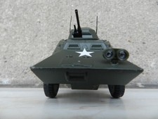 Véhicule militaire amphibie