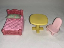Fisher Price Purple & Pink Bed W/ Pillow Table Chair MY FIRST DOLLHOUSE 2006