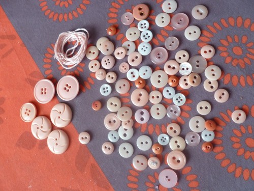 Ancien lot boutons roses - boutons, et