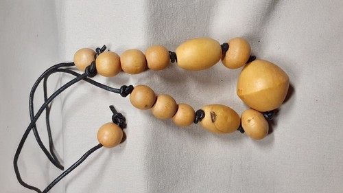 Collier perles bois clair