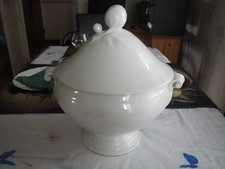 Grand  soupière en porcelaine