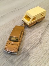 Ancienne Peugeot 604 avec sa