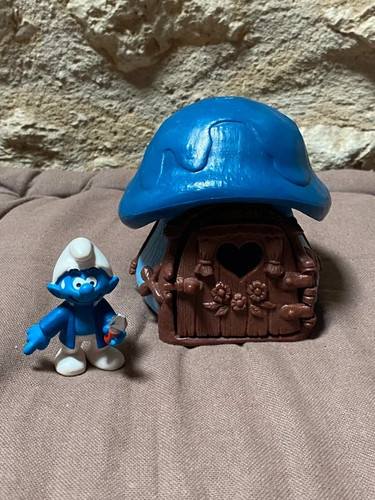 Une maison schtroumpf - une, +