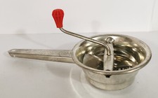 ANCIENNE RÂPE A LÉGUMES -