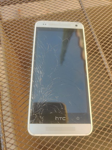 Htc one - , e8
