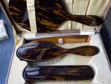 Ancien Ensemble De Toilette