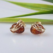 petites boucles d'oreilles en