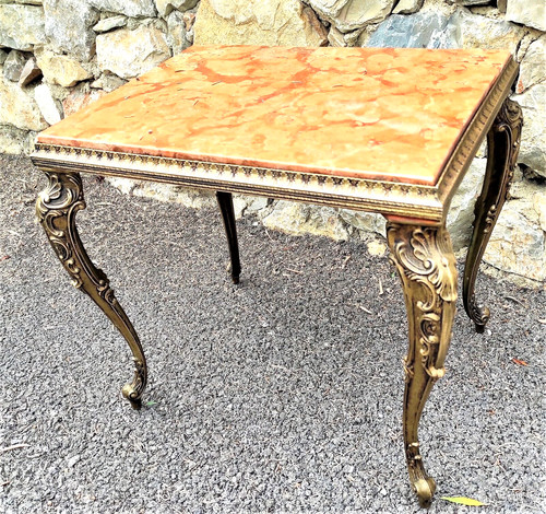 Table basse aux pieds - , galbés
