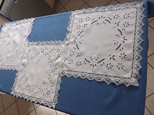 Lot napperons brodés - napperons,