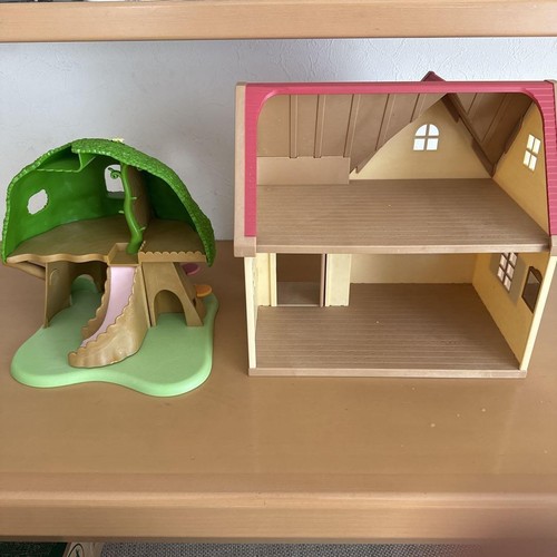 Sylvanian families red roof - families,