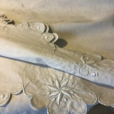 Drap ancien en lin Brodé