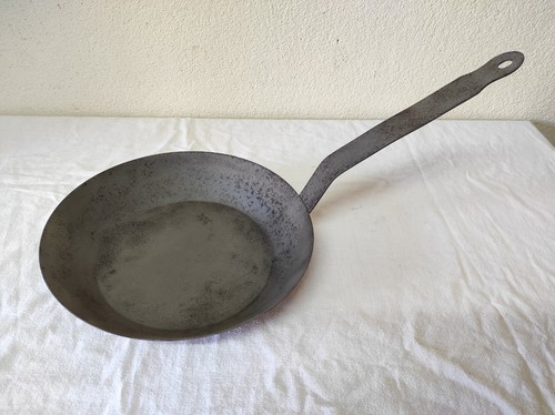 Ancienne poêle métal 26cm - poêle,