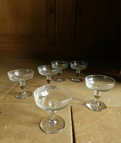 Champagne coupe - a,