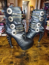 bottines à talons rock emo