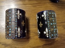 Gien petits  Pots décor  fleurs de lys en relief et deux vases