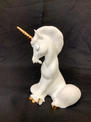 Unicorn sitting figurine fine - sitting,