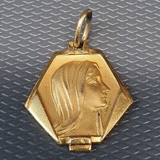 Belle médaille religieuse