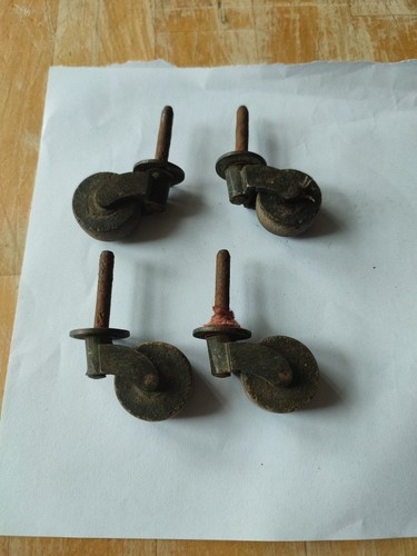 Quatre roulettes pour - quatre,