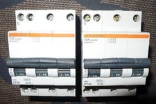 DISJONCTEUR TETRAPOLAIRE 10A