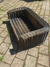 Panier en osier marron foncé