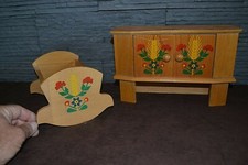 Berceau de poupée et bahut ou