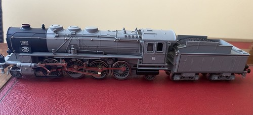 Locomotive vapeur grise - à,