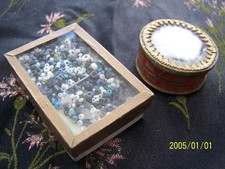 Lot of 2 glass boxes with beads. Antique haberdashery. Collector. Ref 12