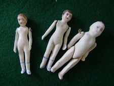 TROIS  ANCIENNES POUPÉES