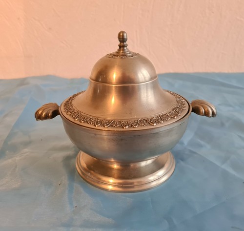 Tres jolie petite ancienne - jolie,