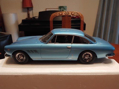 Scale ferrari 330 2 - scale, 2+2
