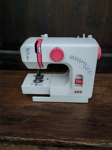 Petite machine coudre aeg - à,