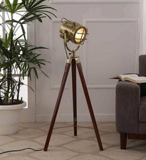 Ancien lampadaire projecteur