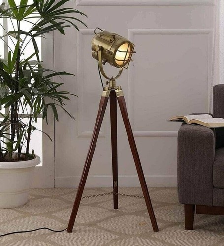 Ancien lampadaire projecteur