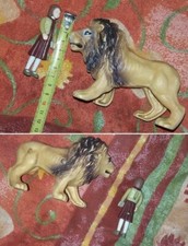 2 figurines Aslan + Lucy